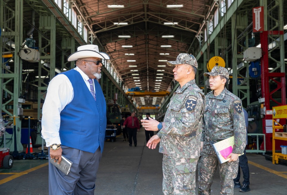 Brig. Gen. Woon Jang Lee, Deputy Commanding General – ROK (DCG-R) of the 2nd Infantry Division ROK-US Combined Division (2ID RUCD), visited the U.S. Army Materiel Support Command - Korea today.