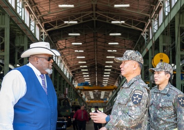 Brig. Gen. Woon Jang Lee, Deputy Commanding General – ROK (DCG-R) of the 2nd Infantry Division ROK-US Combined Division (2ID RUCD), visited the U.S. Army Materiel Support Command - Korea today.