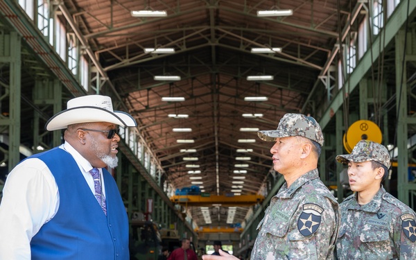 Brig. Gen. Woon Jang Lee, Deputy Commanding General – ROK (DCG-R) of the 2nd Infantry Division ROK-US Combined Division (2ID RUCD), visited the U.S. Army Materiel Support Command - Korea today.