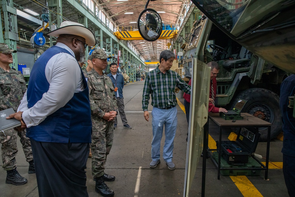 Brig. Gen. Woon Jang Lee, Deputy Commanding General – ROK (DCG-R) of the 2nd Infantry Division ROK-US Combined Division (2ID RUCD), visited the U.S. Army Materiel Support Command - Korea on May 13.