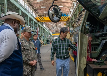 Brig. Gen. Woon Jang Lee, Deputy Commanding General – ROK (DCG-R) of the 2nd Infantry Division ROK-US Combined Division (2ID RUCD), visited the U.S. Army Materiel Support Command - Korea on May 13.