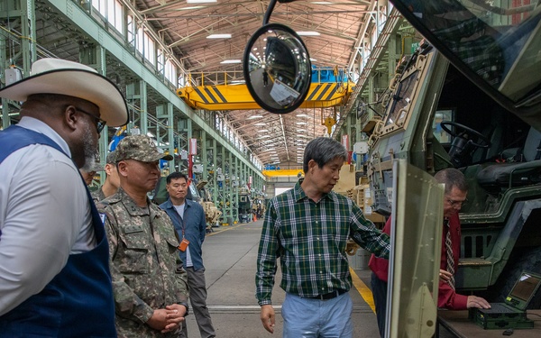 Brig. Gen. Woon Jang Lee, Deputy Commanding General – ROK (DCG-R) of the 2nd Infantry Division ROK-US Combined Division (2ID RUCD), visited the U.S. Army Materiel Support Command - Korea on May 13.