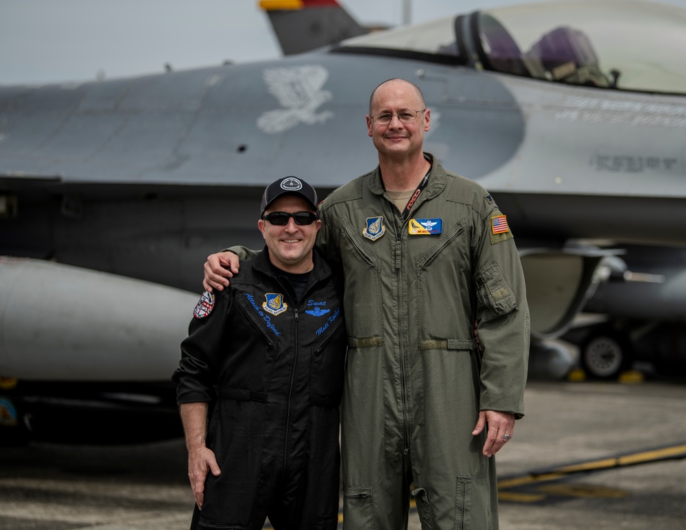 374 AW leadership connects with PACAF Viper Demo Team