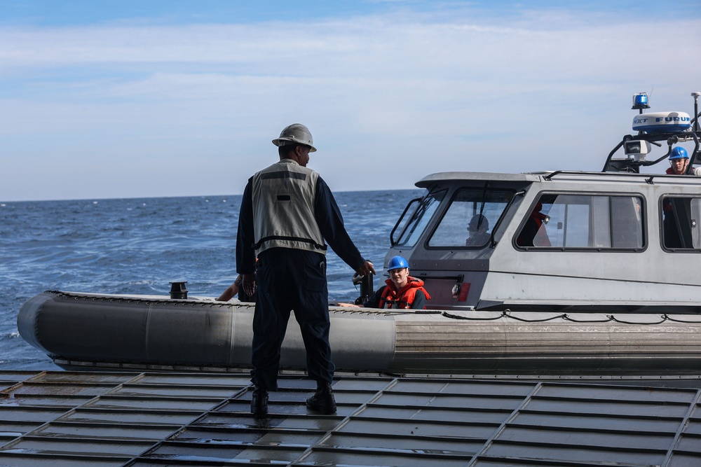 USS IWO JIMA and 22nd MEU Conduct VBSS Excercise