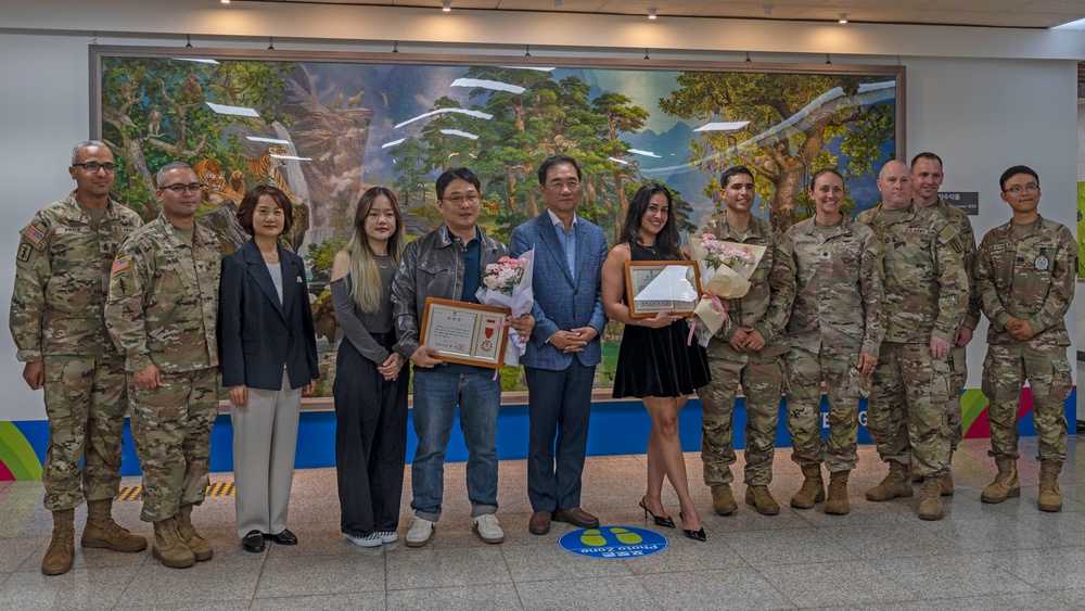 Eighth Army, Pyeongtaek city, recognize heroic act by Soldier's spouse