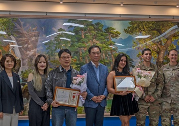 Eighth Army, Pyeongtaek city, recognize Soldier's spouse for heroic action