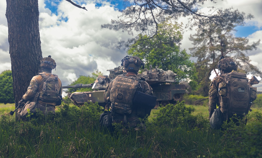 Soldiers Move To Seize An Objective