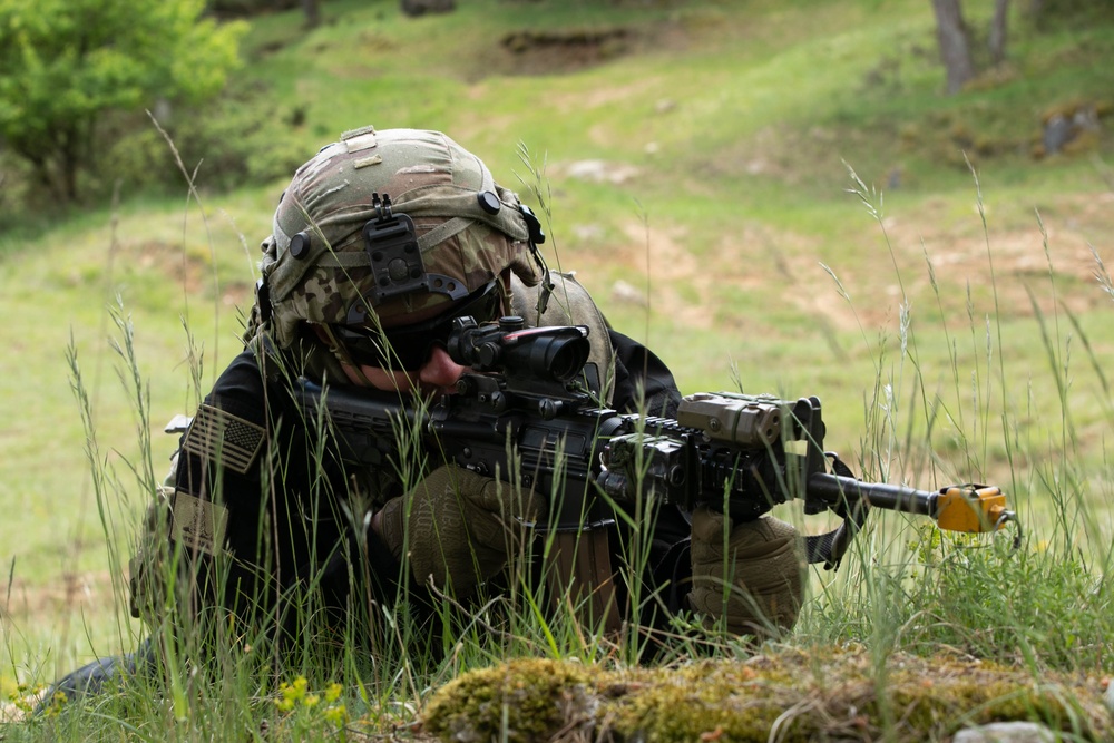 U.S. Army prepares to take simulated contact as part of exercise Combined Resolve 25-2