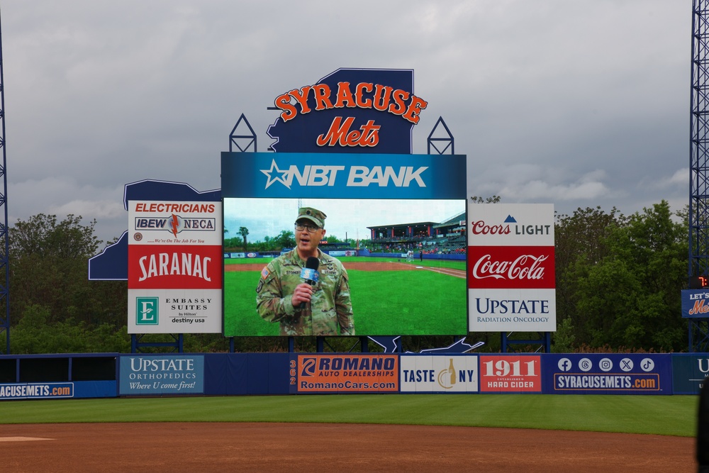 LTC Stoinoff addresses the crowd at Syracuse Mets Armed Forces Day