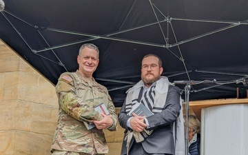 Ceremony marks 80 years since U.S. Army chaplain led Jewish service