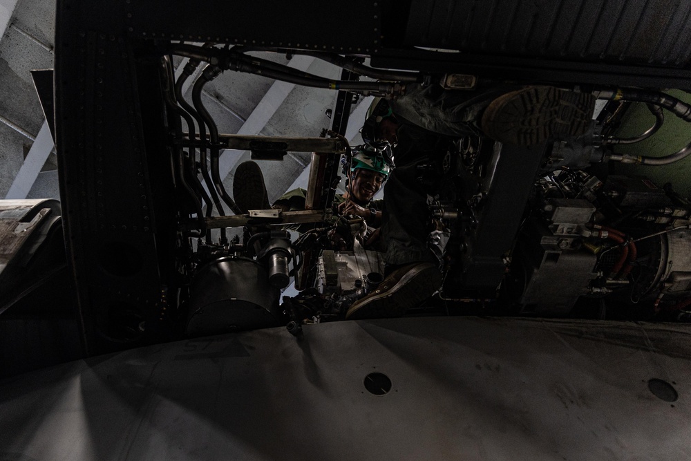 22nd MEU | VMM-263 (REIN) Conducts Maintenance Aboard USS Iwo Jima
