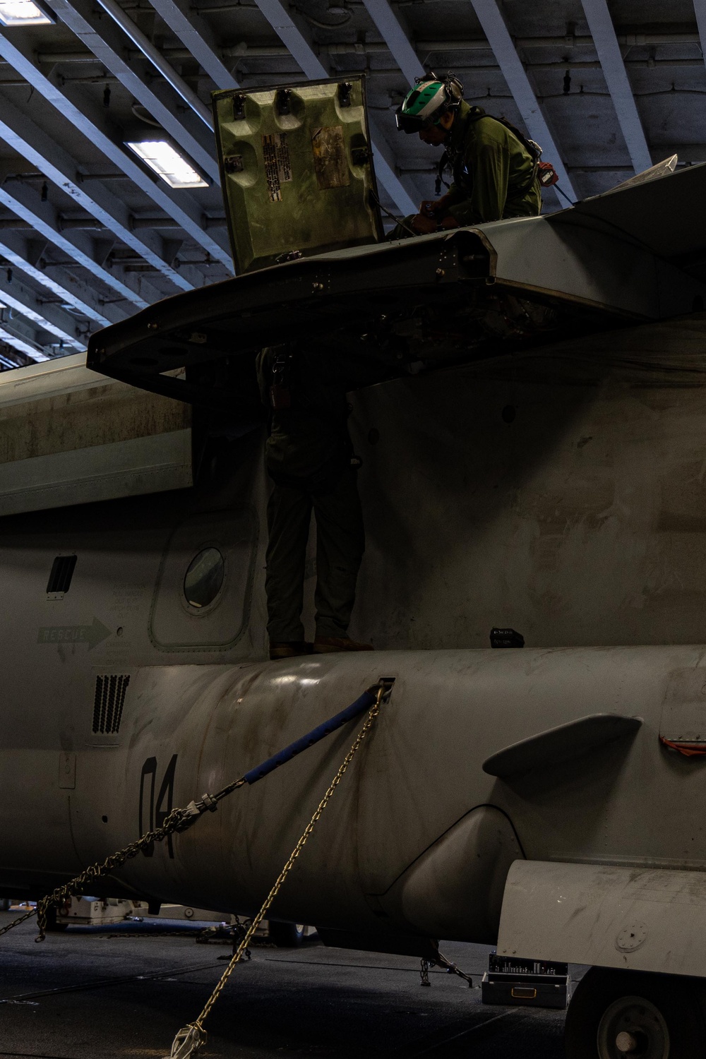 22nd MEU | VMM-263 (REIN) Conducts Maintenance Aboard USS Iwo Jima