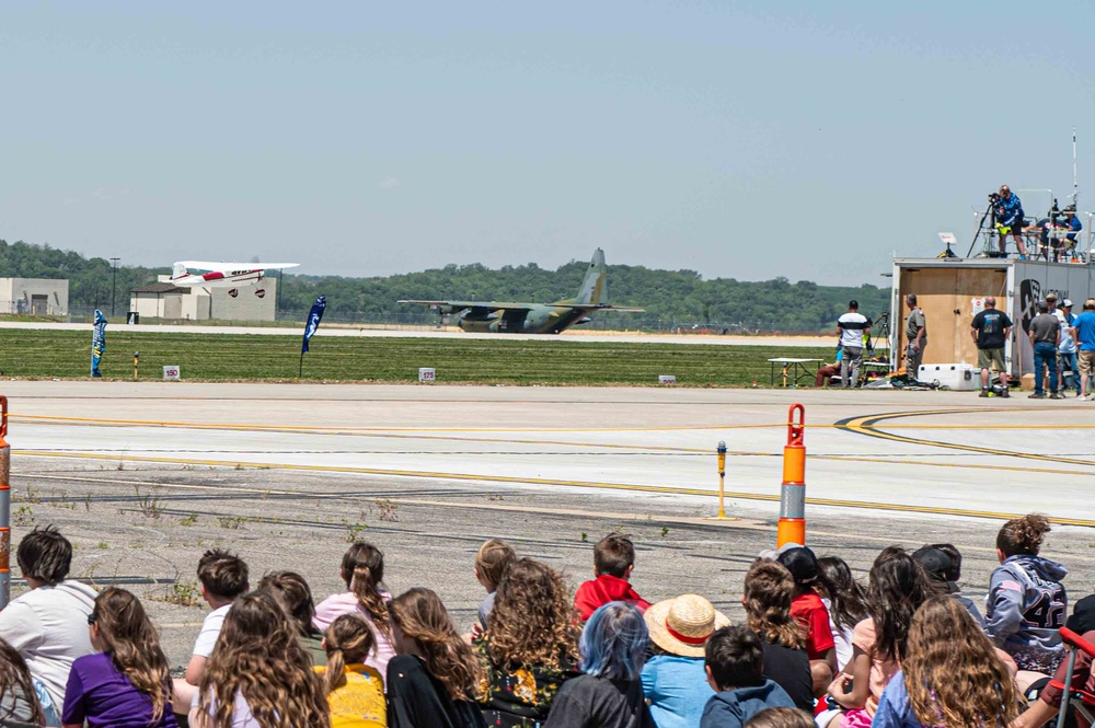 Rosecrans Memorial Airport Hosts Civilian Aircraft Competition