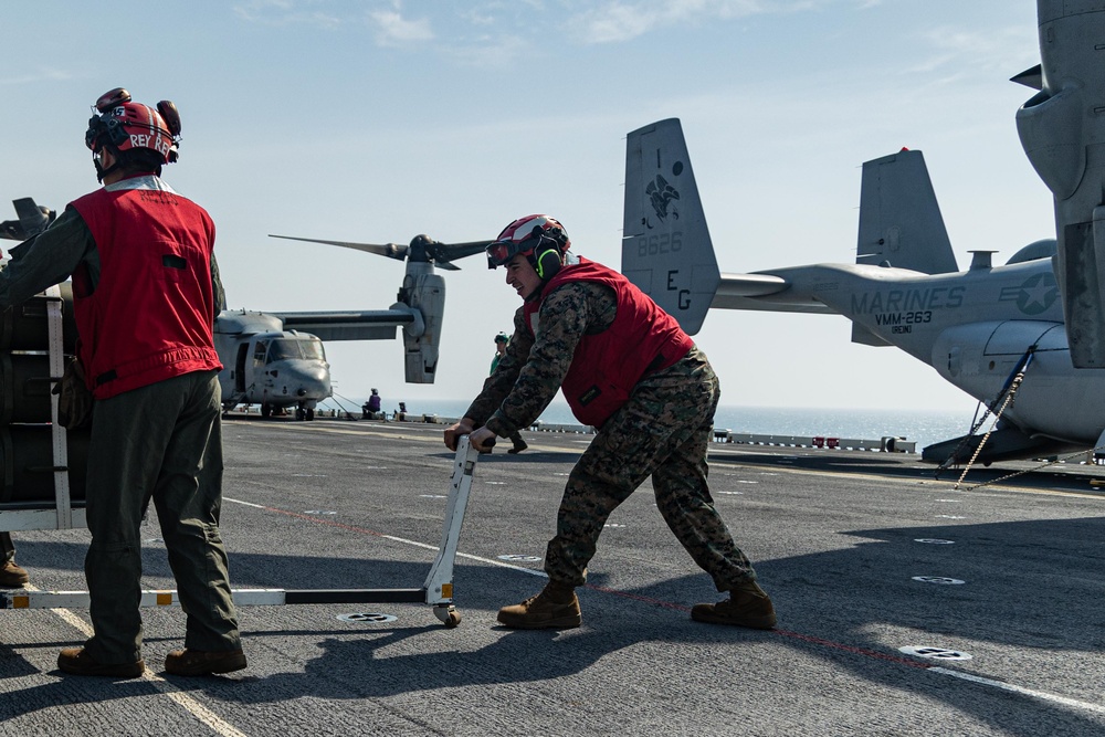 22nd MEU | VMM-263 (REIN) Loading Rockets Aboard USS Iwo Jima