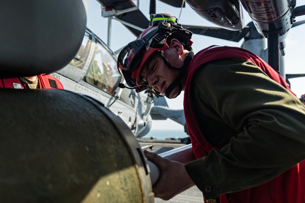 22nd MEU | VMM-263 (REIN) Loading Rockets Aboard USS Iwo Jima