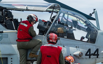 22nd MEU | VMM-263 (REIN) Loading Rockets Aboard USS Iwo Jima