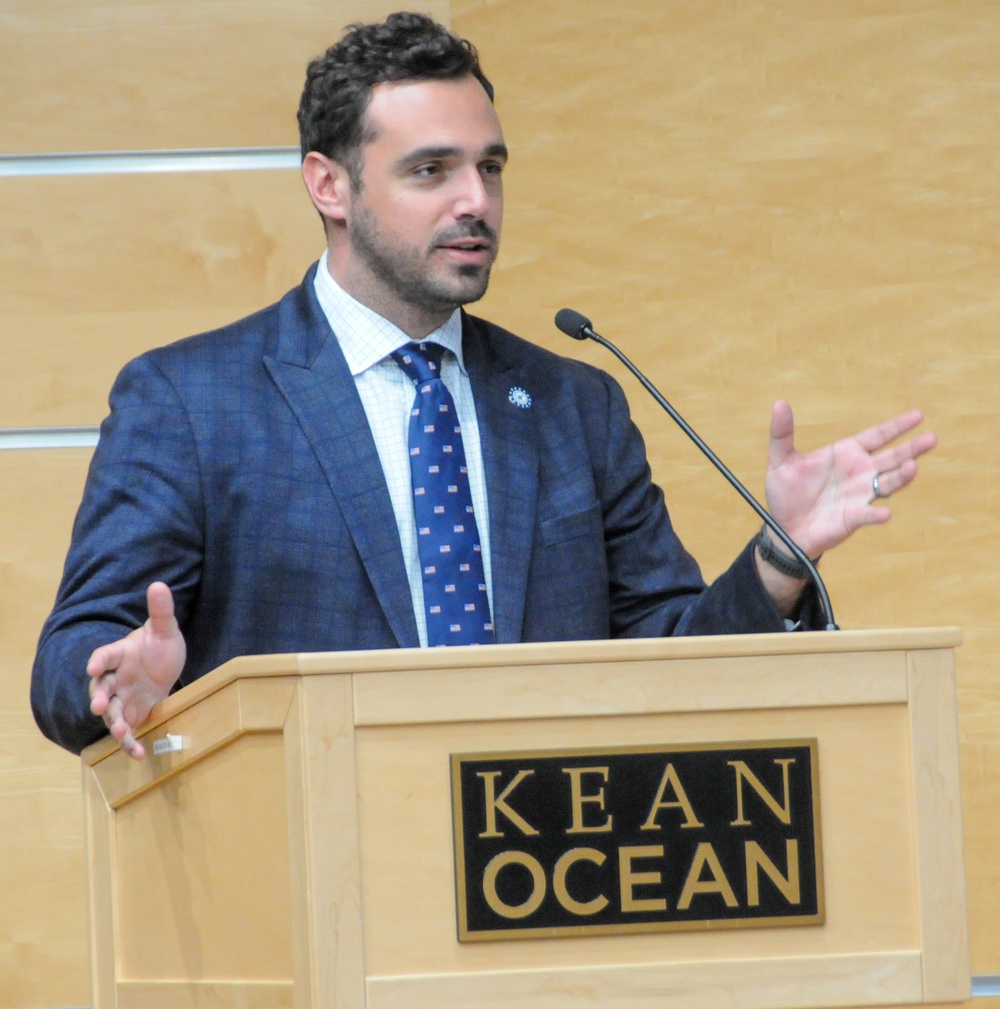 Army Reserve leader draws parallels between arts, armed forces