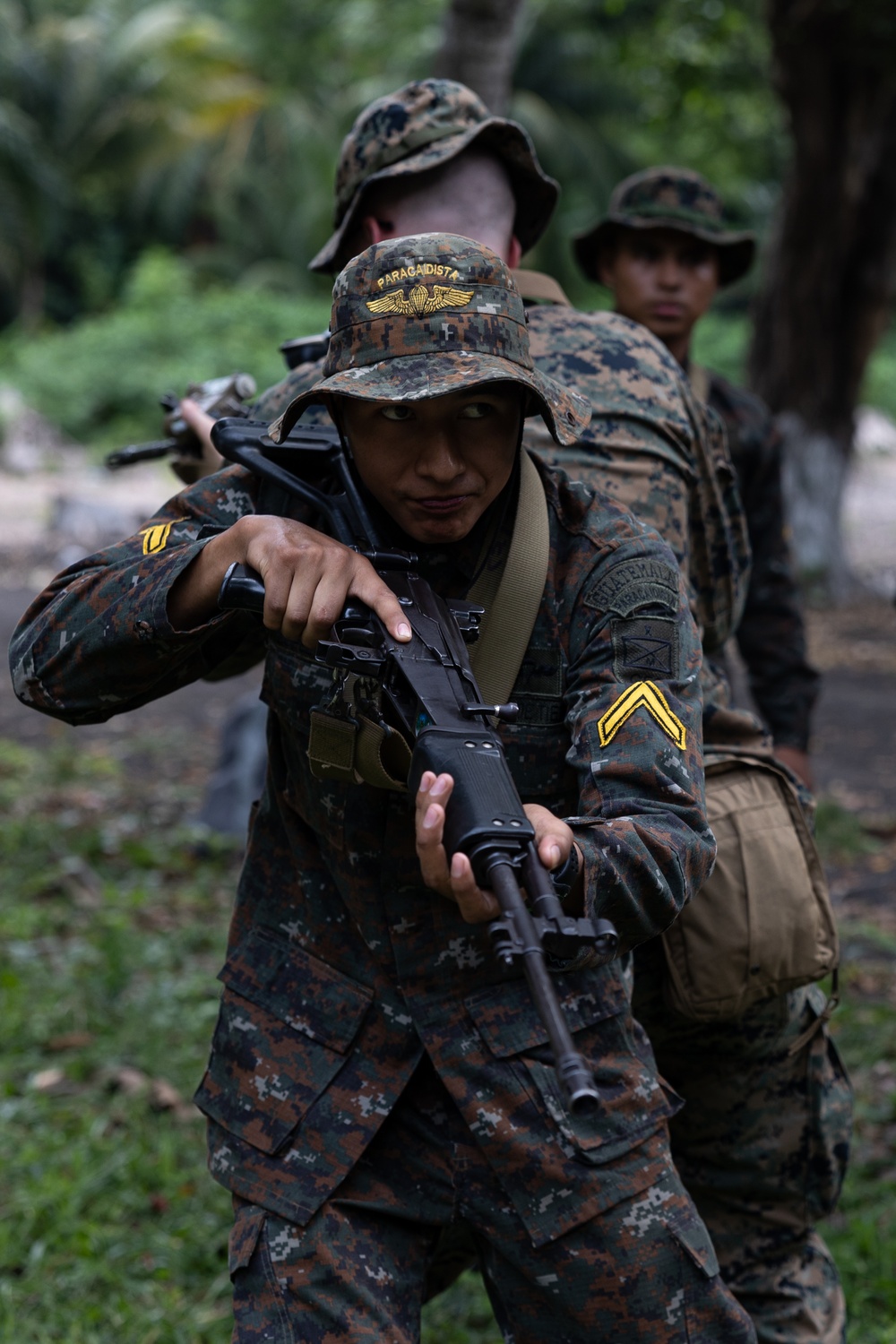U.S. Marines from MARFORSOUTH train with Guatemalan Paracaidistas during CENTAM Guardian 25