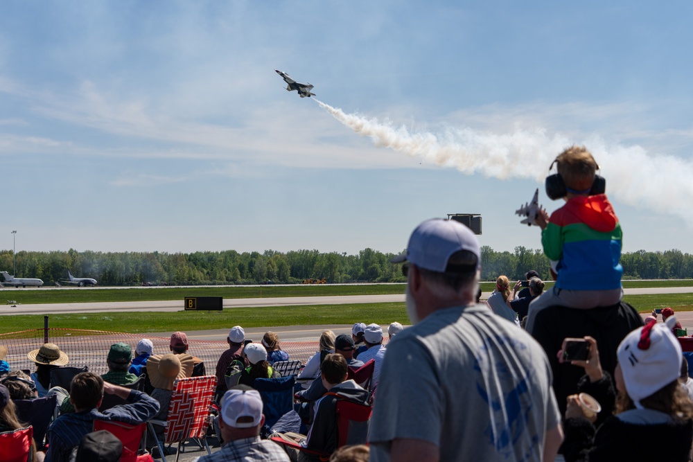 USAFADS perform at the Toledo Air Show 2025