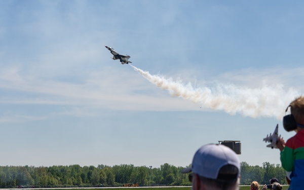 USAFADS perform at the Toledo Air Show 2025
