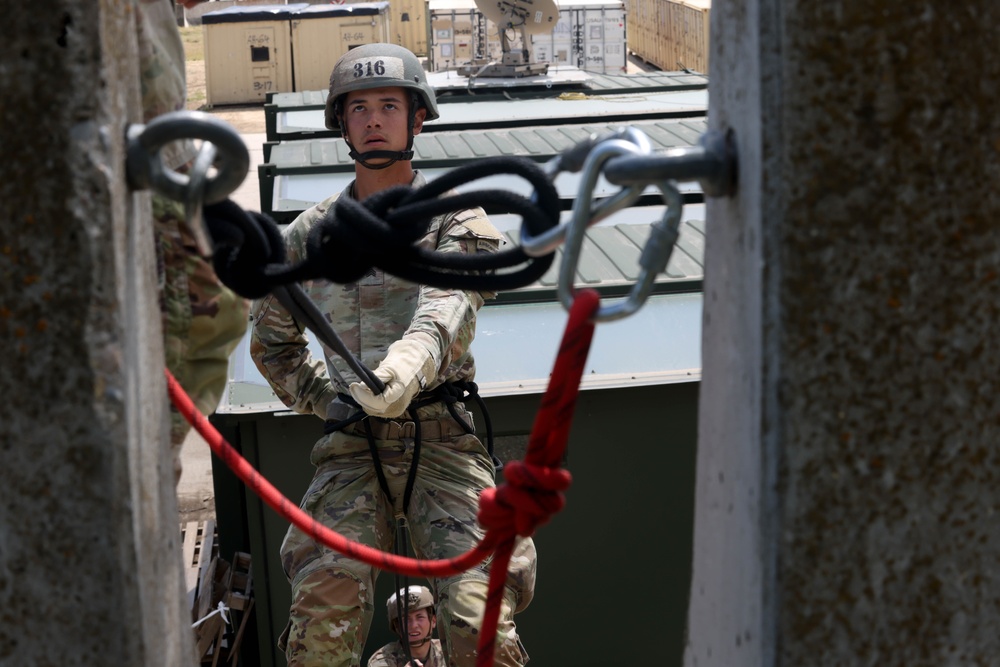 U.S. Soldiers Attend Air Assault School in Romania