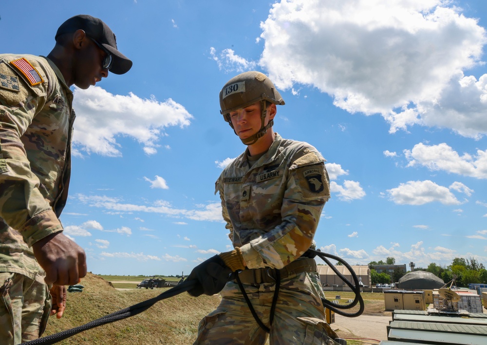 U.S. Soldiers Attend Air Assault School in Romania