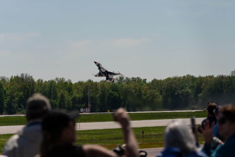USAFADS perform at the Toledo Air Show 2025