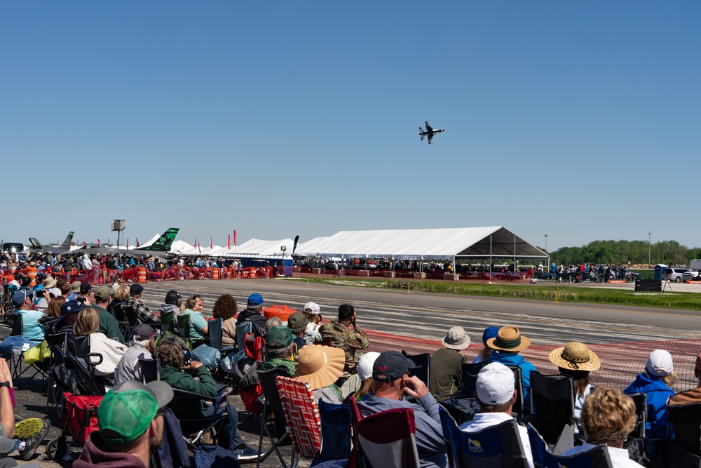 USAFADS perform at the Toledo Air Show 2025