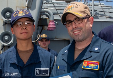USS Benfold (DDG 65) holds awards quarters