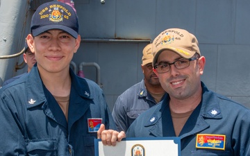 USS Benfold (DDG 65) holds awards quarters