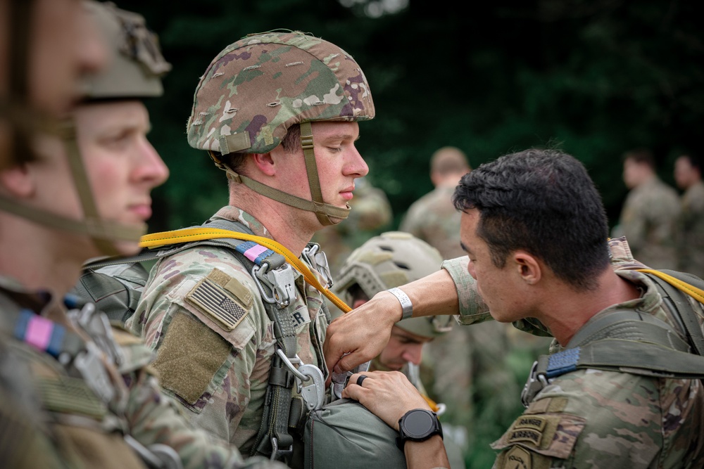 5TH RTB AIRBORNE JUMP (Stringer DZ)