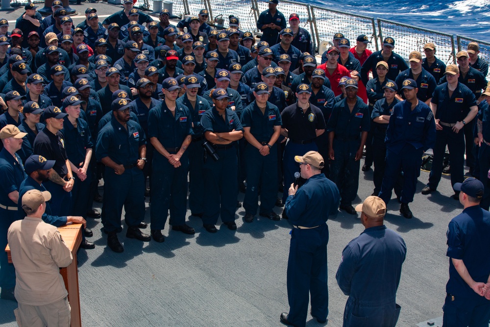 USS Benfold (DDG 65) holds awards quarters