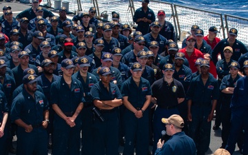 USS Benfold (DDG 65) holds awards quarters