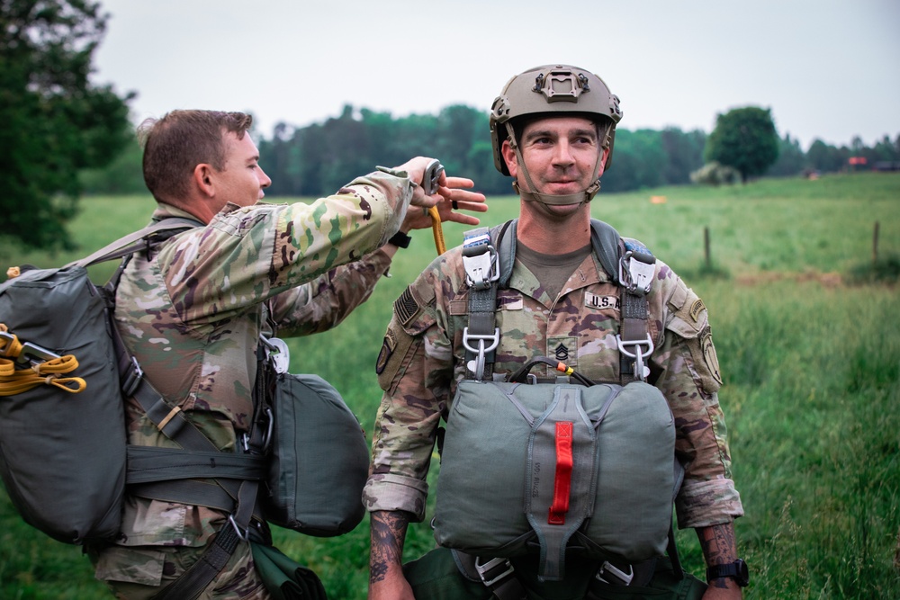 5TH RTB AIRBORNE JUMP (Stringer DZ)