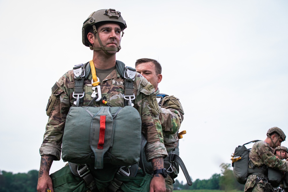 5TH RTB AIRBORNE JUMP (Stringer DZ)