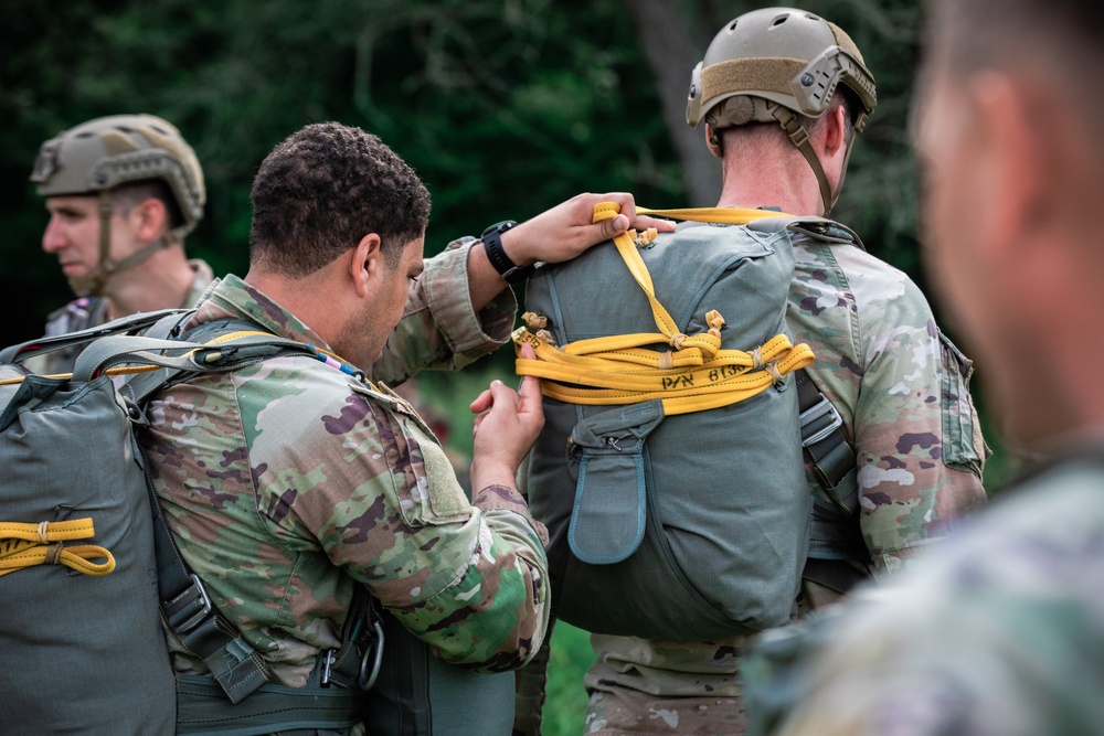 5TH RTB AIRBORNE JUMP (Stringer DZ)