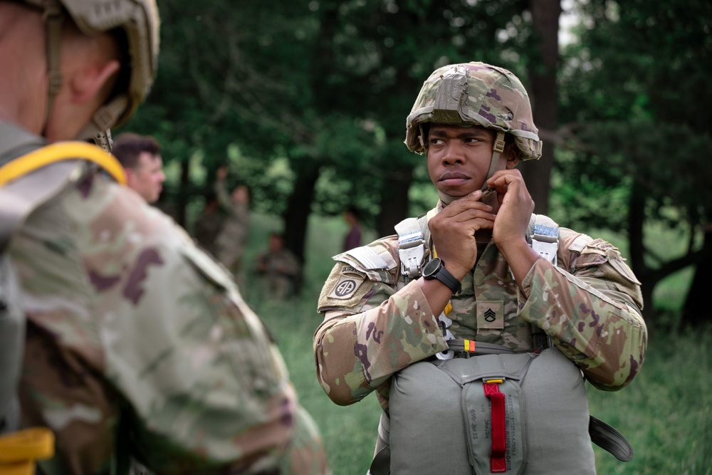 5TH RTB AIRBORNE JUMP (Stringer DZ)