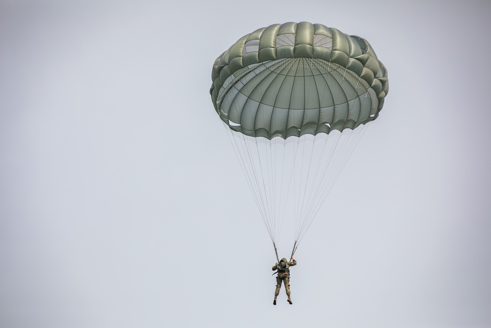 5TH RTB AIRBORNE JUMP (Stringer DZ)