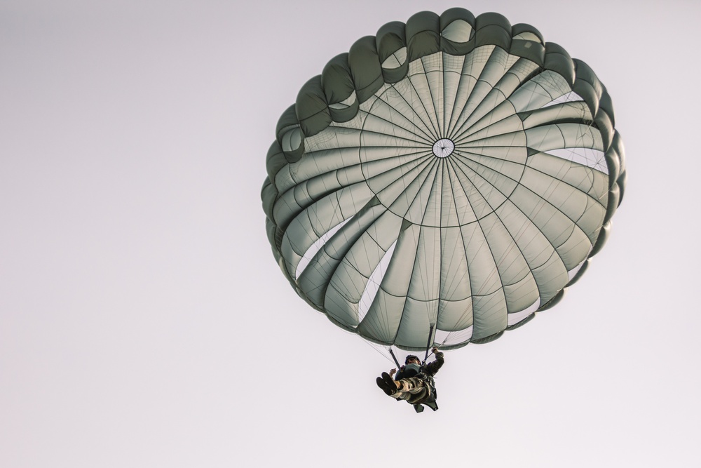 5TH RTB AIRBORNE JUMP (Stringer DZ)
