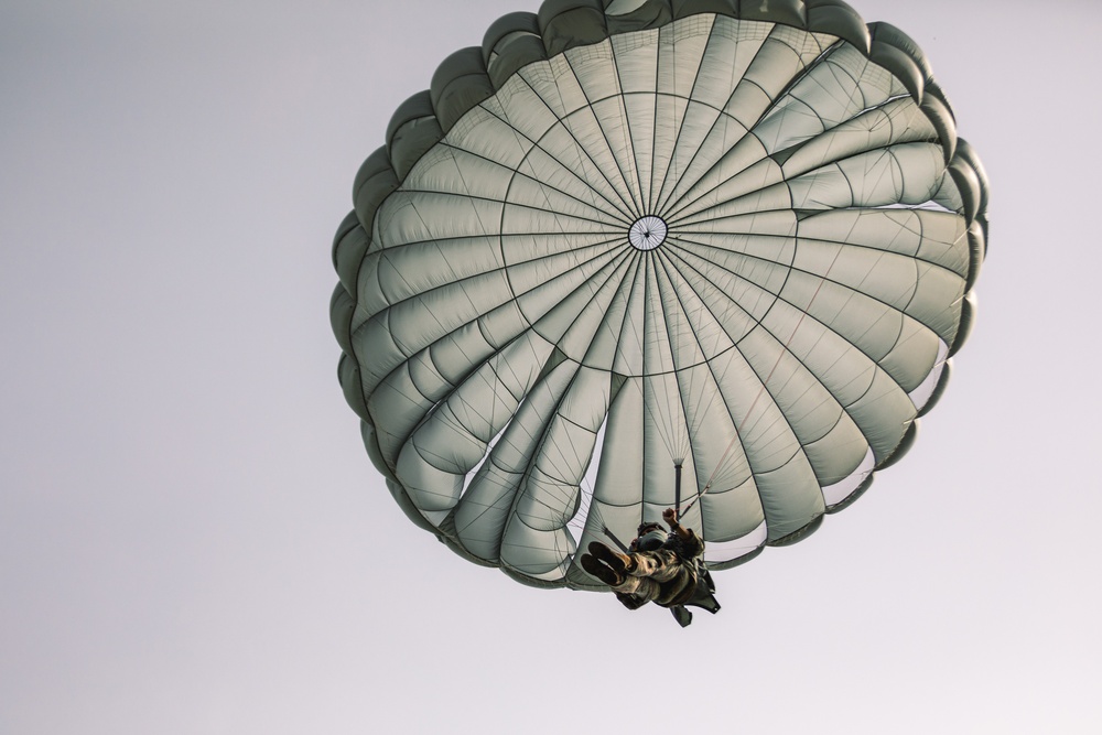 5TH RTB AIRBORNE JUMP (Stringer DZ)