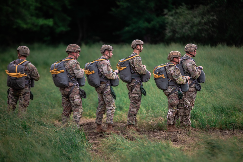 5TH RTB AIRBORNE JUMP (Stringer DZ)