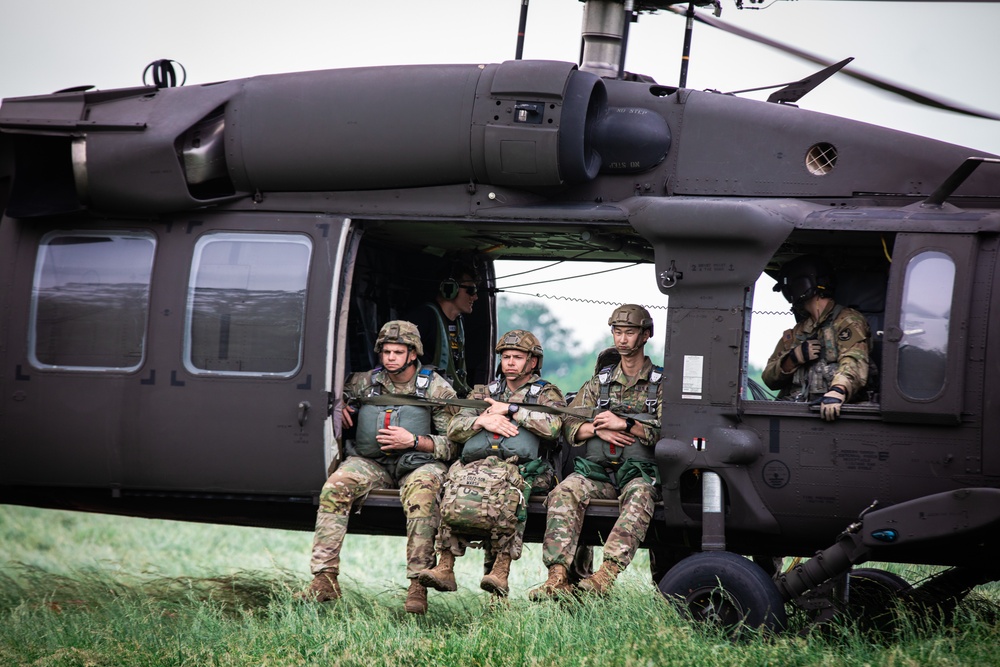 5TH RTB AIRBORNE JUMP (Stringer DZ)