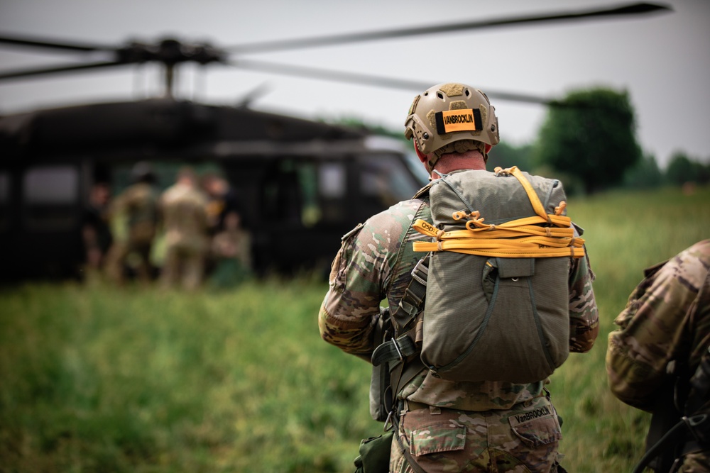 5TH RTB AIRBORNE JUMP (Stringer DZ)
