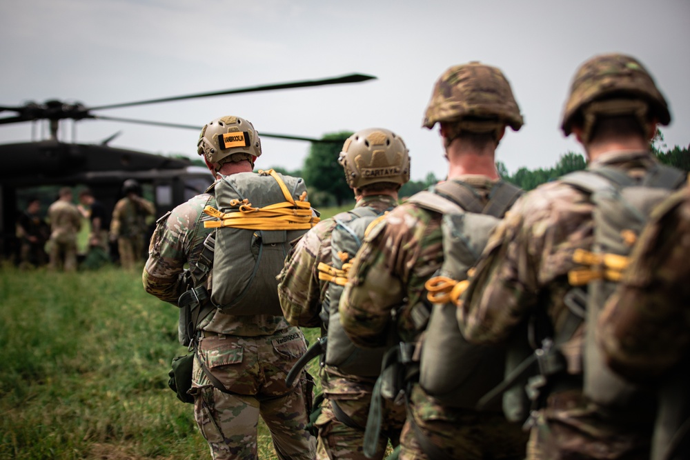 5TH RTB AIRBORNE JUMP (Stringer DZ)