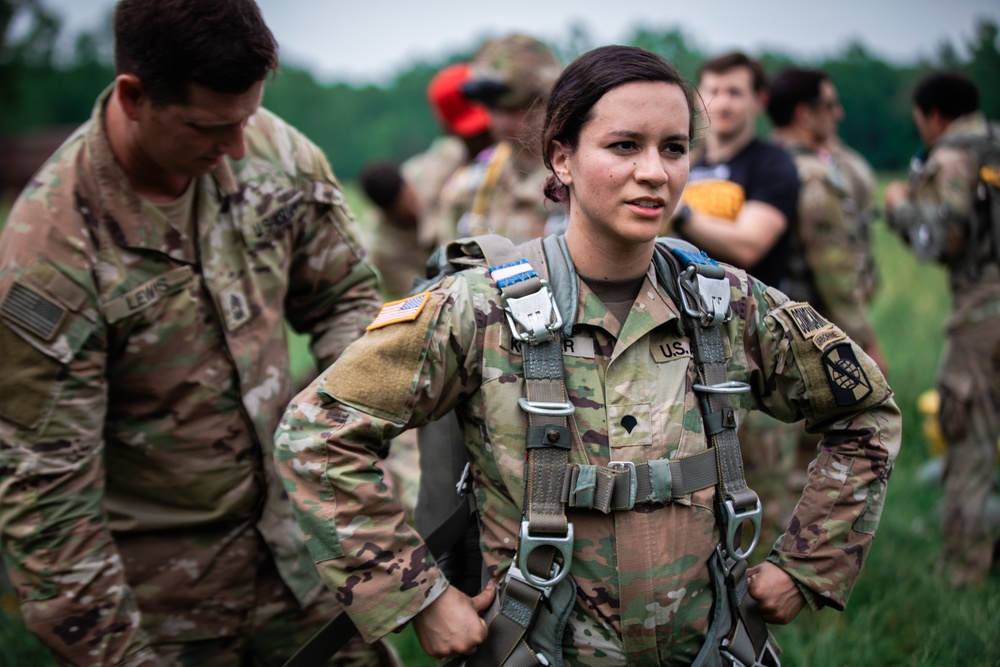 5TH RTB AIRBORNE JUMP (Stringer DZ)