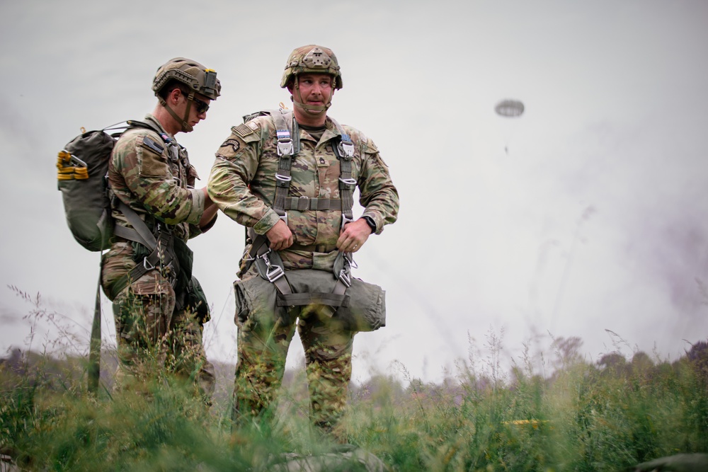 5TH RTB AIRBORNE JUMP (Stringer DZ)