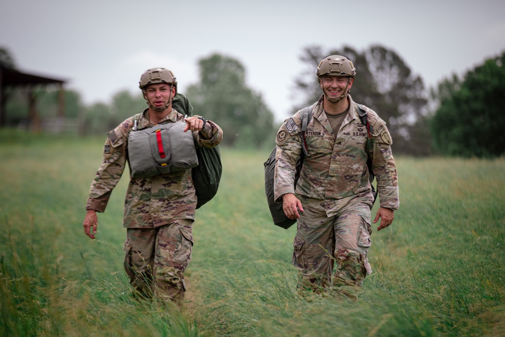 5TH RTB AIRBORNE JUMP (Stringer DZ)