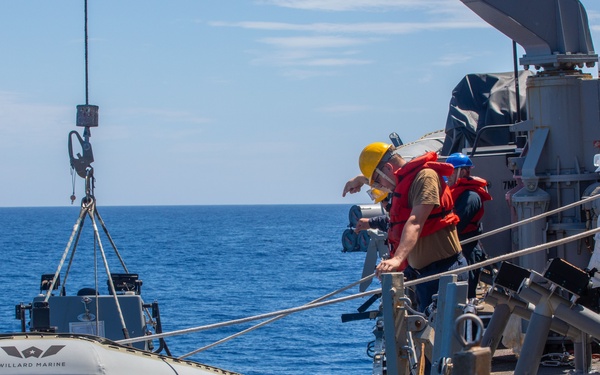 USS Benfold (DDG 65) holds awards quarters