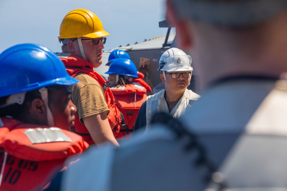 USS Benfold (DDG 65) holds awards quarters