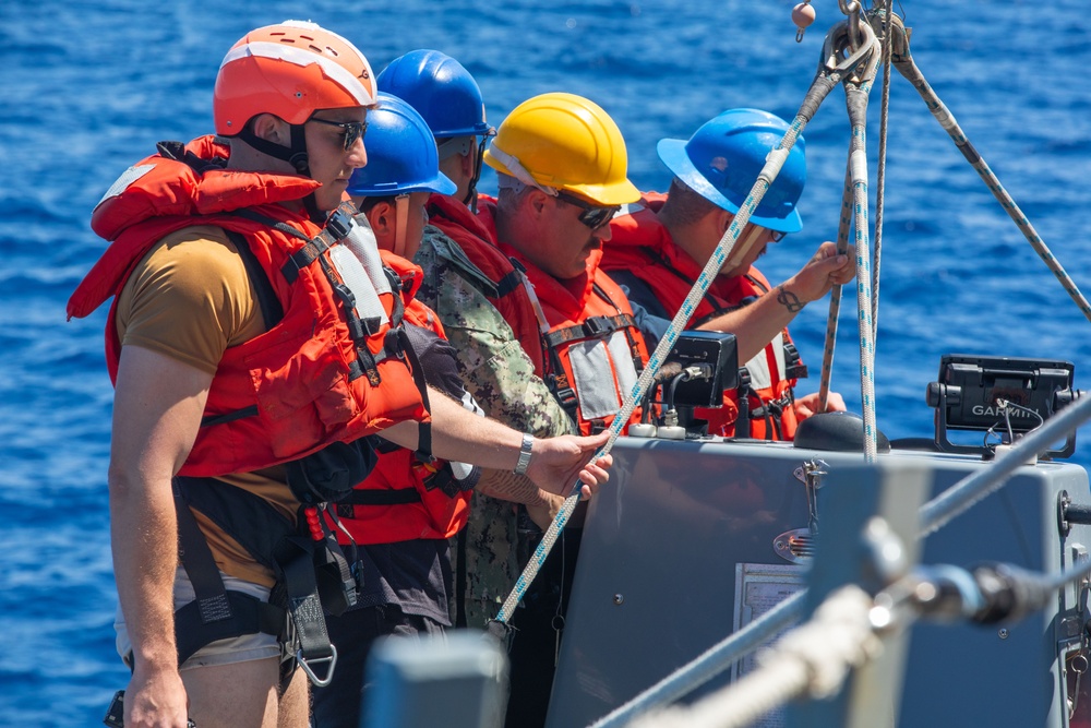 USS Benfold (DDG 65) holds awards quarters